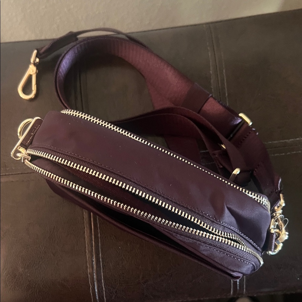 lululemon athletica womens crossbody every where Bag in blk plum 2L - Picture 7 of 8